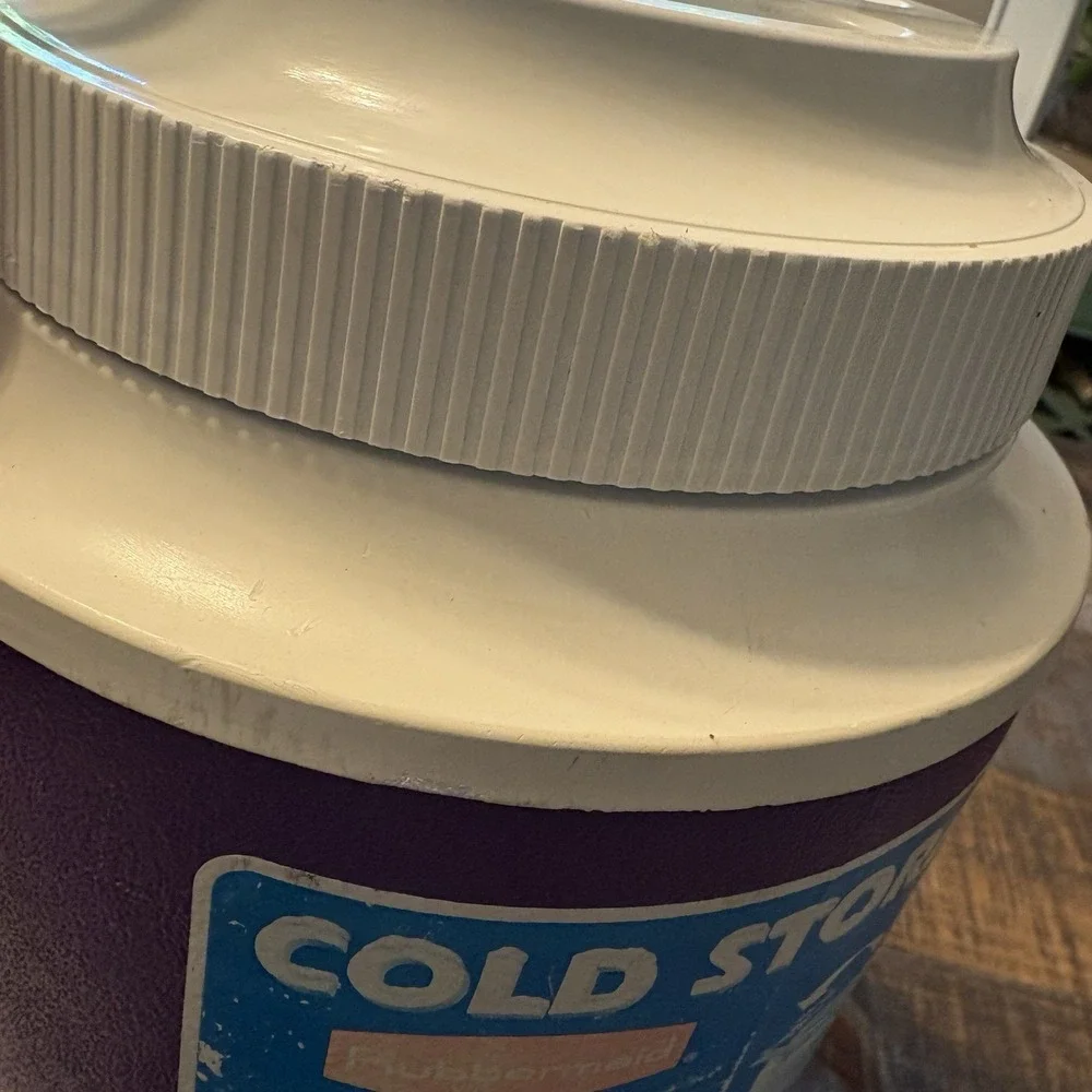 Vintage Rubbermaid/Gott 1 Gallon Water Beverage Cooler Handle #1524 Purple